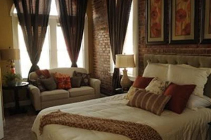 Hamilton House Inn