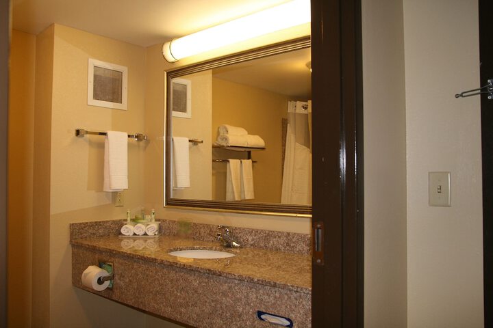 Room 19 of 40