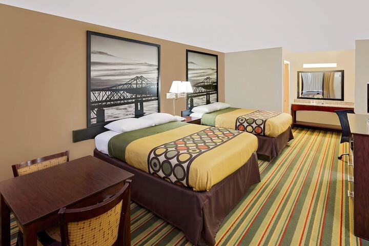 Super 8 by Wyndham Laurel