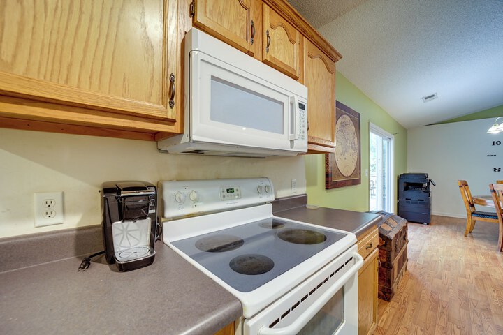 Candler Home w / Large Deck: Hike Bike & Unwind!