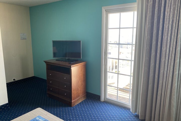 Room 25 of 49