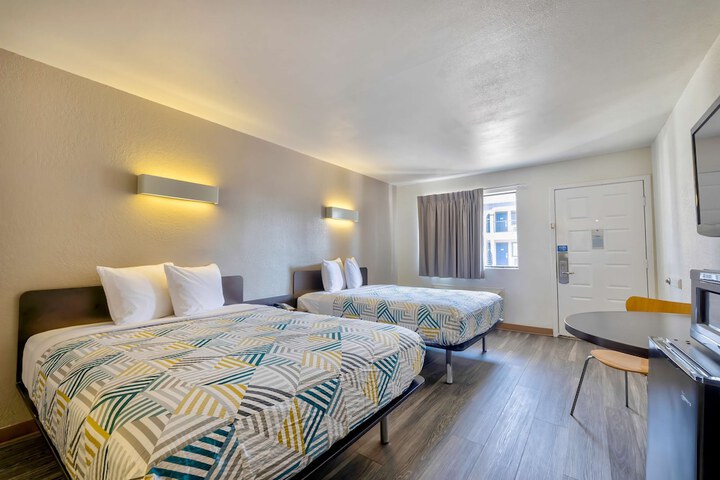 Room 22 of 34