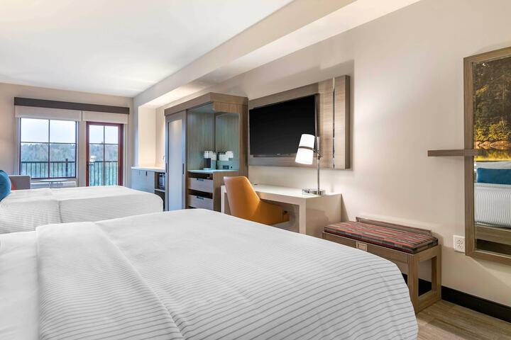 Cambria Hotel Lake Placid - Lakeside Resort