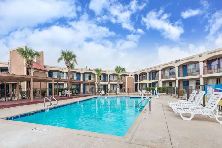 Pool 3 of 14