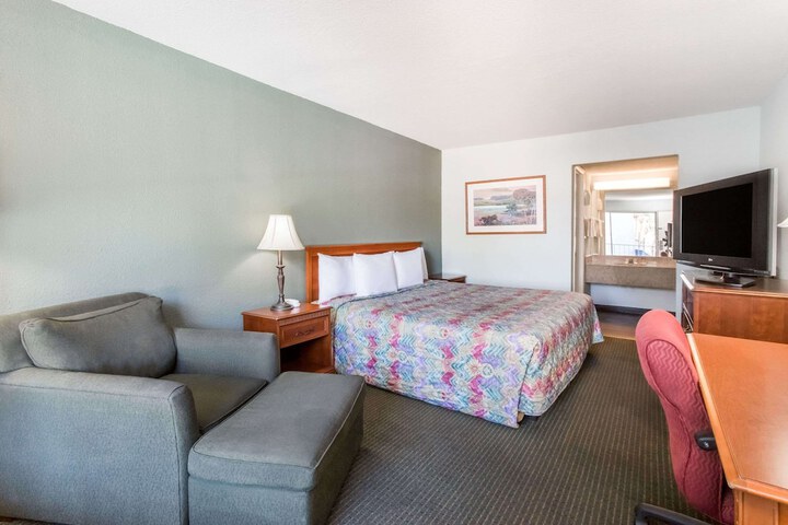 Room 11 of 15