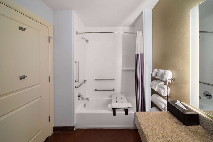 Room 34 of 59