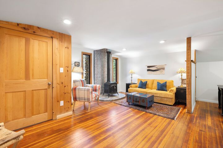 Phoenicia Lodge