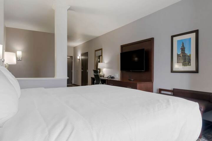 Room 16 of 38