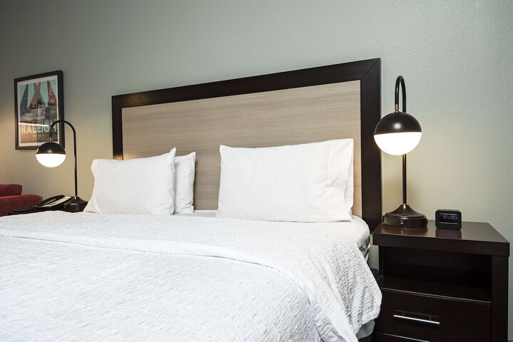 Hampton Inn & Suites Raleigh Downtown