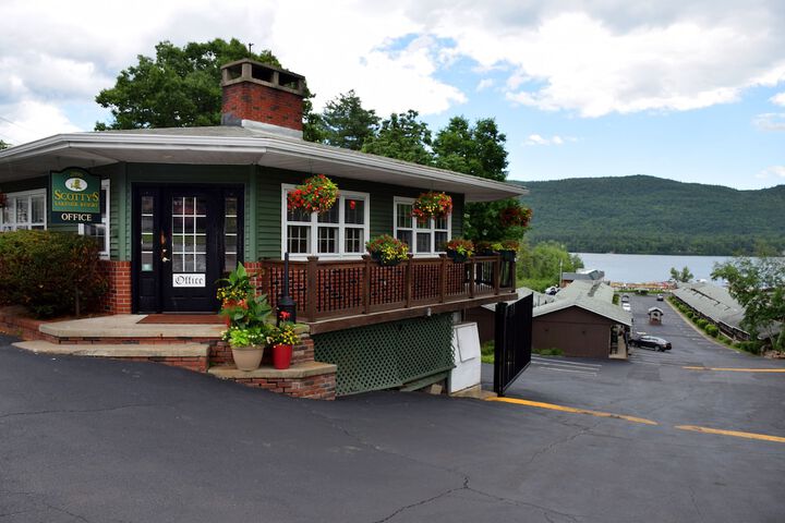 Scottys Lakeside Resort