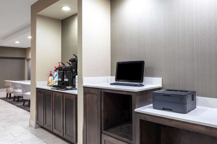 Business Center 40 of 41