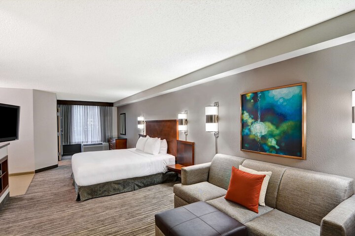 Room 32 of 42