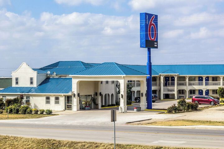 Motel 6 Seguin TX