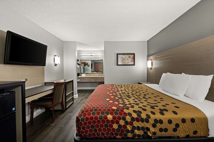 Room 7 of 28