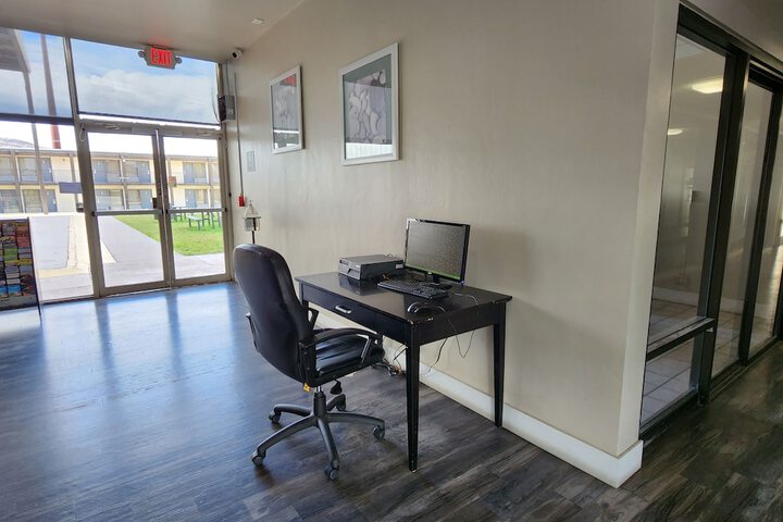 Business Center 31 of 32
