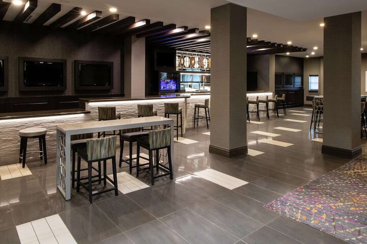 Lounge 54 of 65