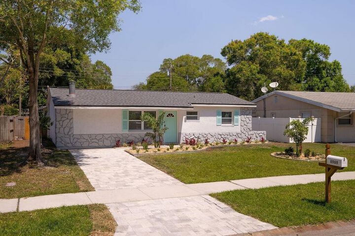 Heated Pool Close to St. Pete Tampa Pet Friendly