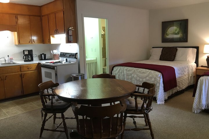 Room 12 of 32