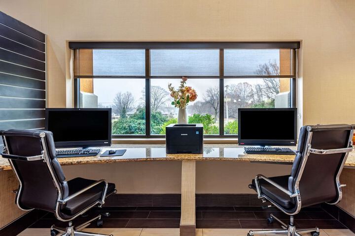 Business Center 68 of 69