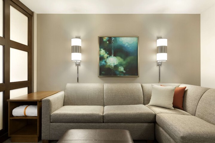 Room 16 of 28