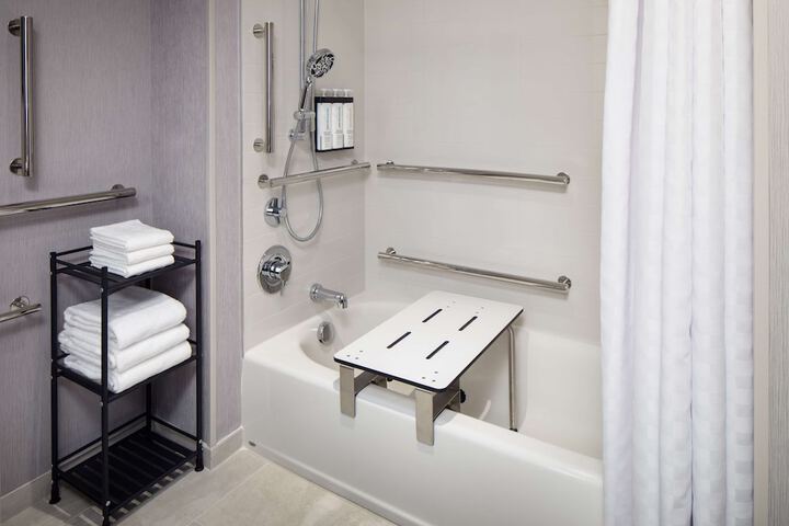 Room 18 of 33