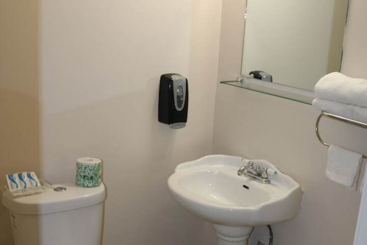 Room 32 of 49