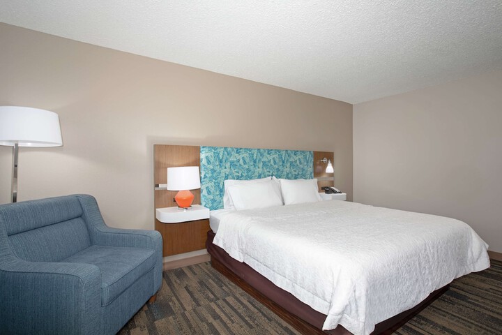 Hampton Inn & Suites Kansas City-Merriam