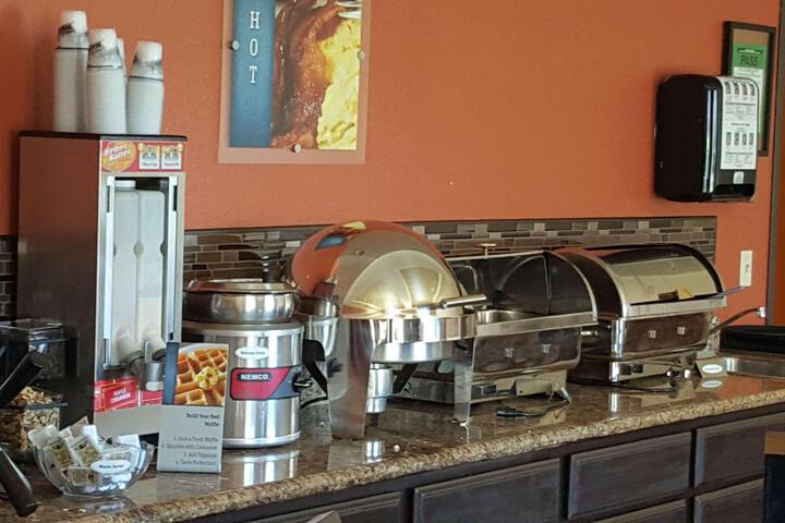 Best Western Plus Airport Inn Suites