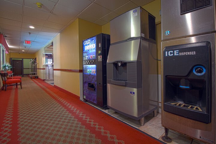 Ballroom/Hall 37 of 40