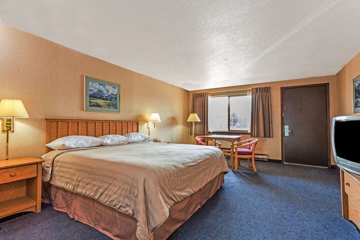 Room 12 of 16