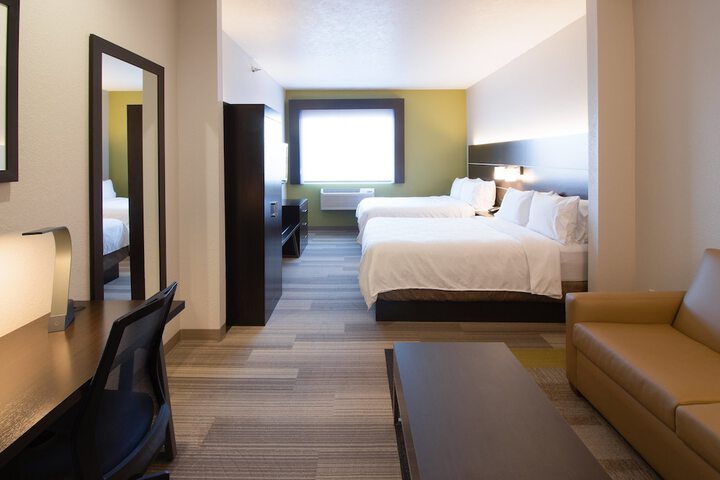 Holiday Inn Express & Suites Worthington by IHG