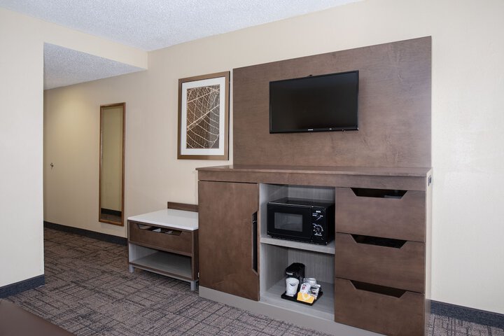 Room 8 of 34