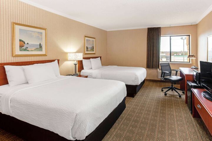 Room 16 of 28