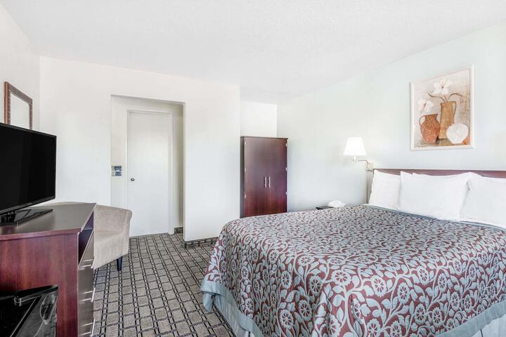 Room 4 of 20