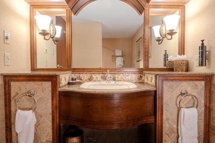 Chateau on the Lake Resort Spa and Convention Center