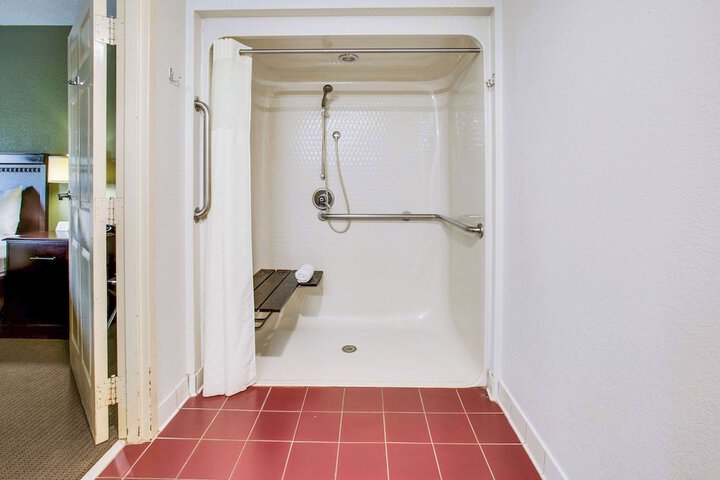 Room 15 of 28