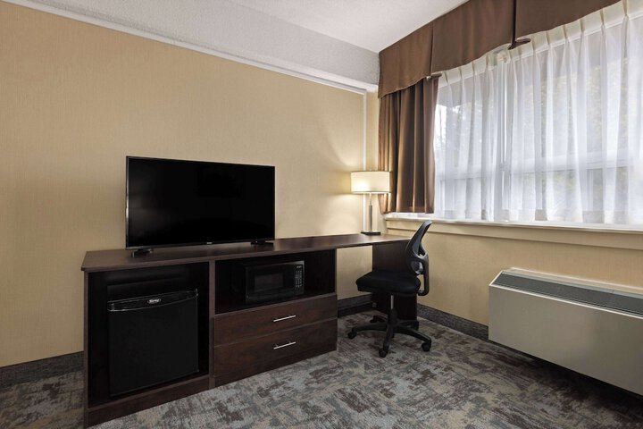 Room 31 of 34