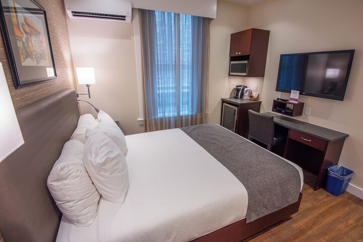 Room 6 of 45