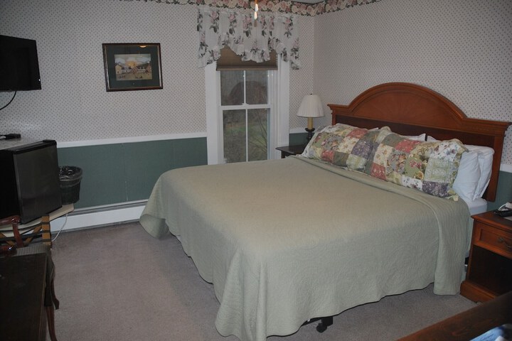 Room 33 of 70