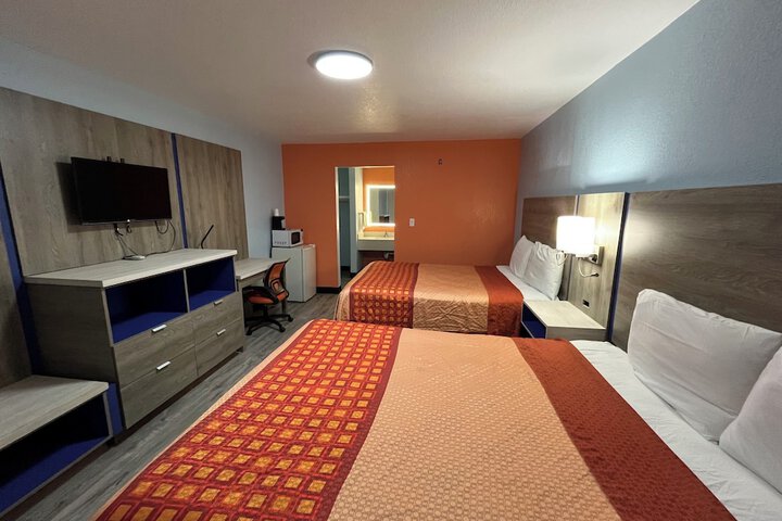 Room 8 of 18