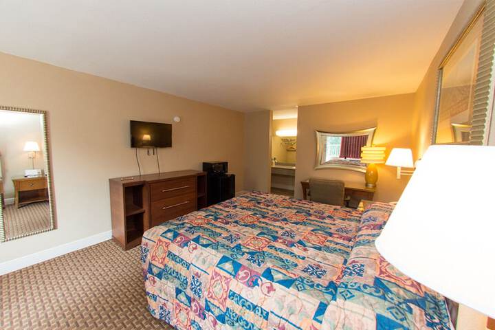 Room 11 of 28
