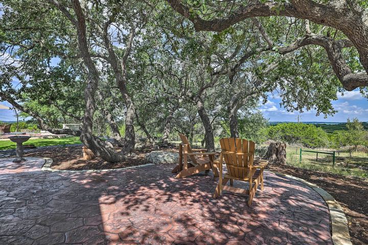 Dripping Springs Cabin w / Pool Hill Country Views