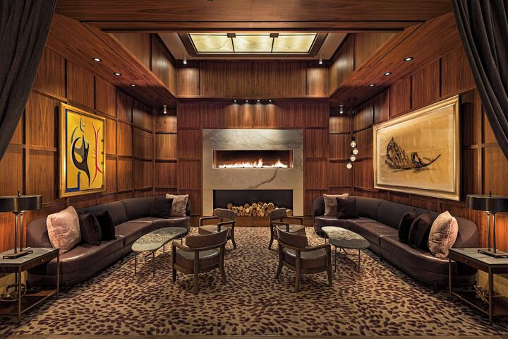 Lounge 60 of 76