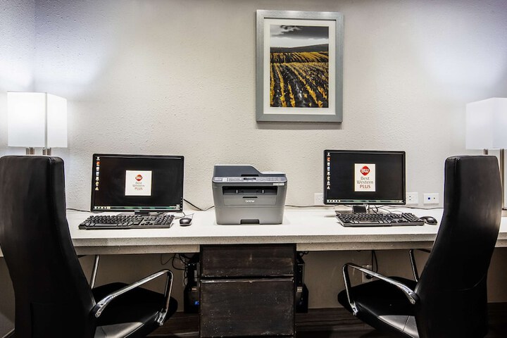 Business Center 26 of 26