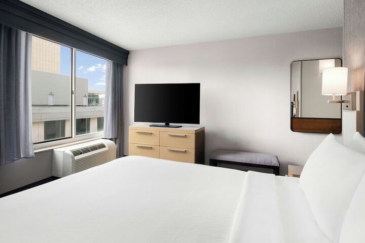 Courtyard by Marriott Charlotte City Center