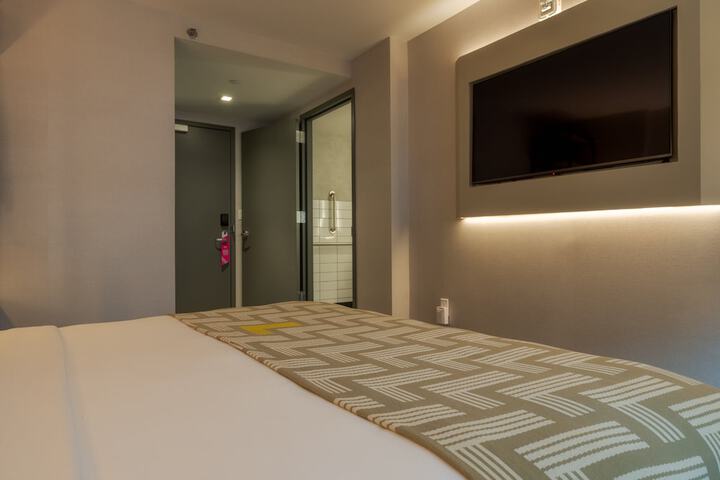 Room 70 of 94