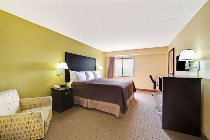 Room 5 of 13