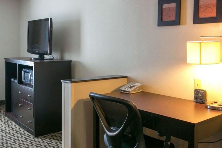 Comfort Suites Benton Harbor - St. Joseph