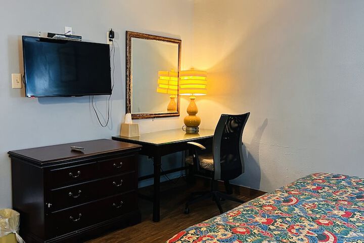 Room 10 of 26