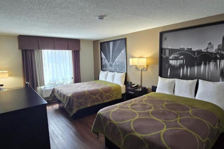 Super 8 by Wyndham Rogers Minnesota